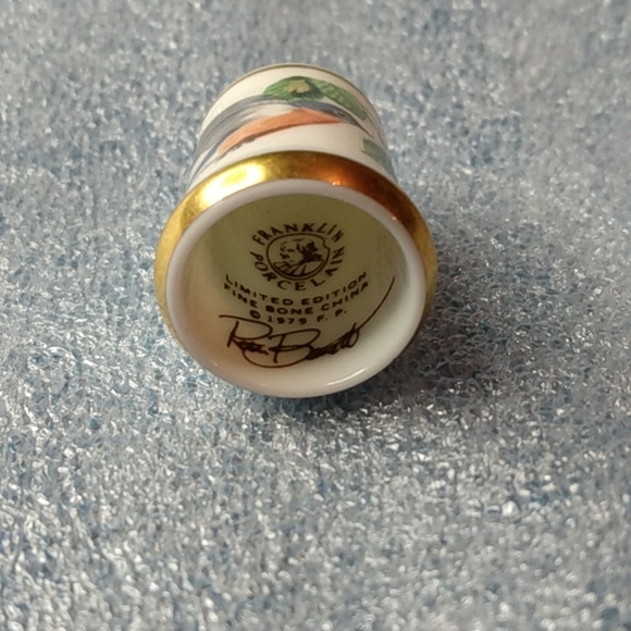 Franklin Porcelain 1979 Thimble Birds Flowers Eastern Bluebird Sialia Sialis - Picture 4 of 4